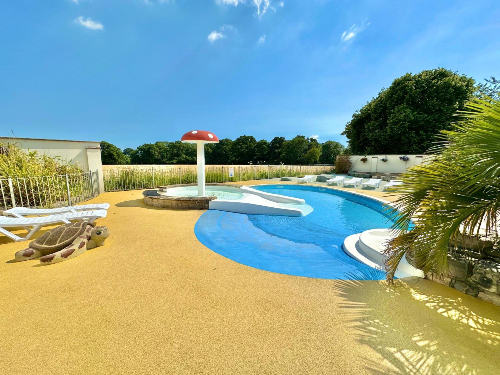 272 Wilksworth Caravan Park - Two Bedroom - Pool Access Wimborne Minster Exterior photo